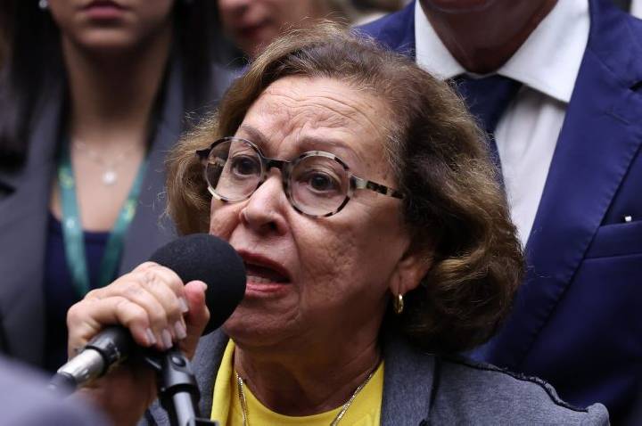 Nova lei cria minuto diário na Voz do Brasil para divulgar canais de proteção às mulheres