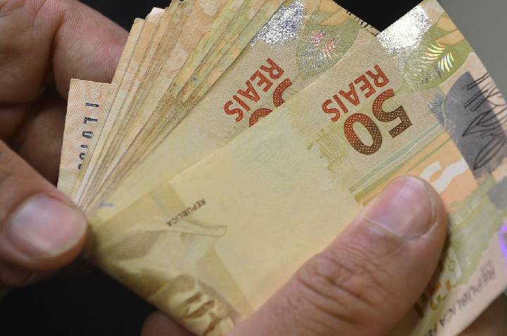 Número de superendividados no Brasil cresceu 75% em cinco anos, diz BC