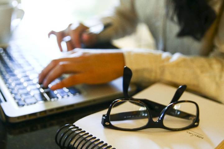 ONU Mulheres revela avanço da violência online contra jornalistas