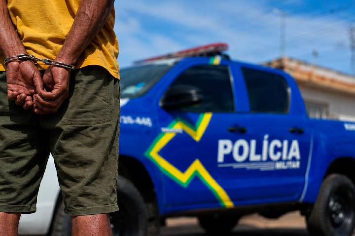 OURO PRETO DO OESTE – POLÍCIA MILITAR PRENDE HOMEM POR DESCUMPRIMENTO DE MEDIDA PROTETIVA E AMEAÇAS