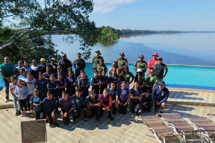 Passeio fluvial promove educação ambiental para crianças durante o Dia Mundial do Meio Ambiente em Guajará-Mirim