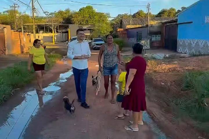 Pedro Geovar recebe denúncia de moradores e cobra recuperação urgente da Rua Bolonha