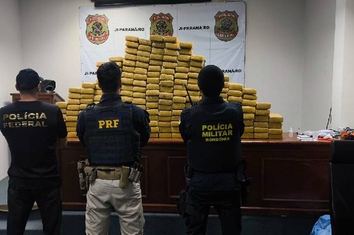 Perseguição, acidente e 208 quilos de maconha: PM de Rondônia causa duro golpe ao crime organizado na RO-481