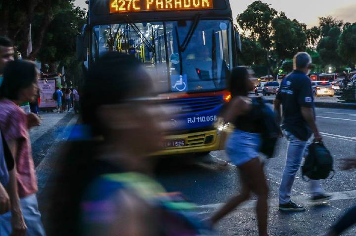 Pesquisa aponta que solidão e exaustão ampliam abstenção nas urnas