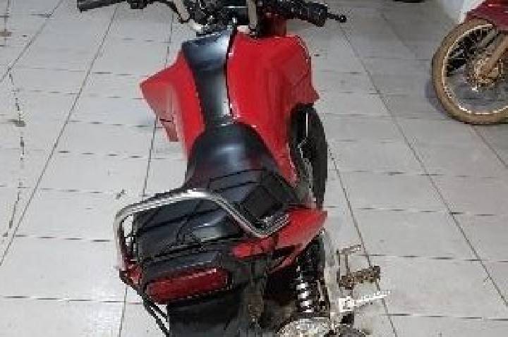 PM RECUPERA MOTO ROUBADA E PRENDE SUSPEITO