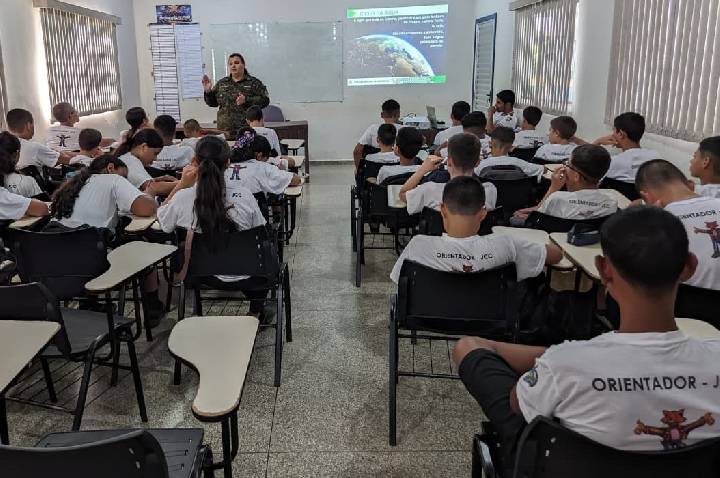 Polícia Ambiental realiza palestra para alunos da Polícia Militar Mirim durante a Semana do Meio Ambiente