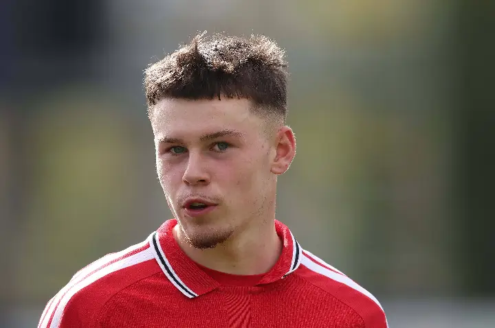 Por que o Manchester United pode se animar com a evolução de filho de Rooney