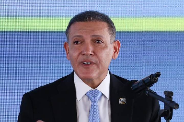 Presidente do TSE afirma que a decisão de prorrogar a votação exigiu medidas extraordinárias