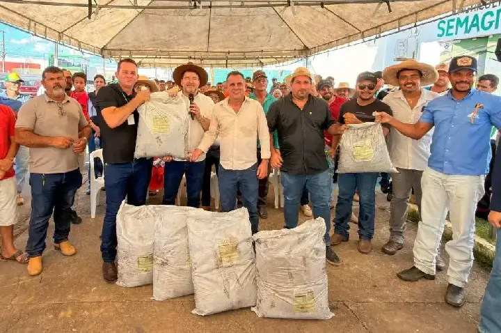 Produtores rurais de Buritis recebem insumos agrícolas por meio de emenda do deputado Alex Redano