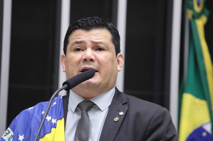 Projeto amplia porte de arma de fogo para guardas civis municipais e vigilantes
