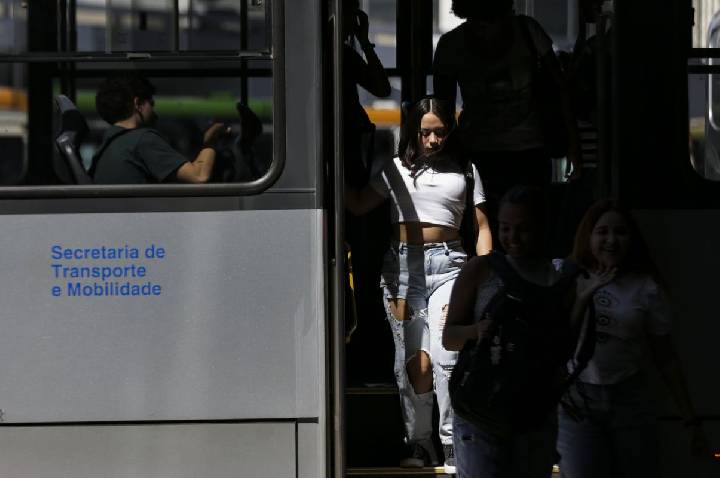 Rio terá lei contra abuso a mulheres no transporte coletivo