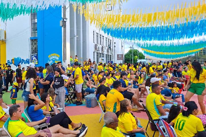 Rua do Hexa reúne famílias, amigos e torcedores em mais um jogo do Brasil