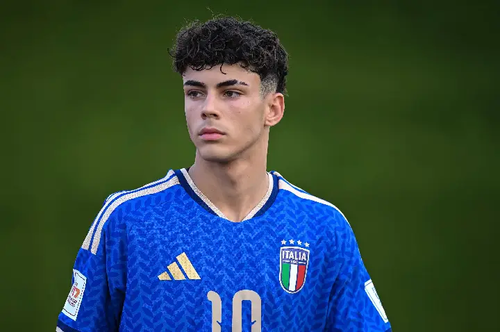 Samuele Inácio, joia do Dortmund, é convocado e consolida escolha pela Itália em vez do Brasil
