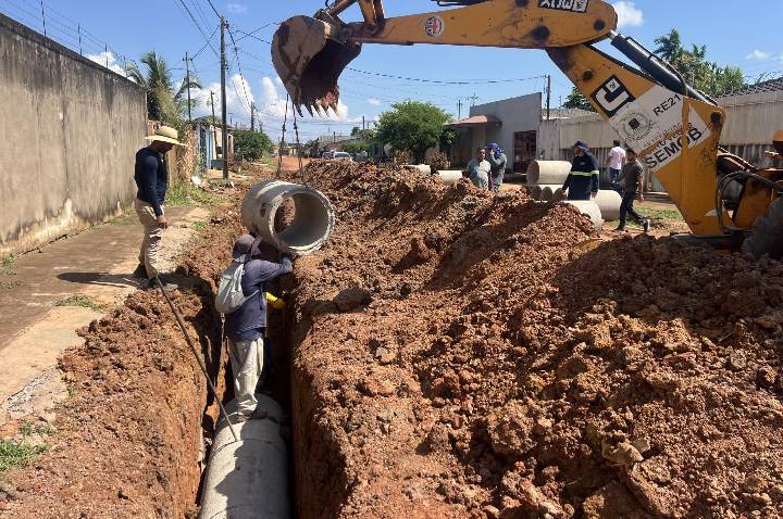 Serviços de infraestrutura avançam no bairro Três Marias