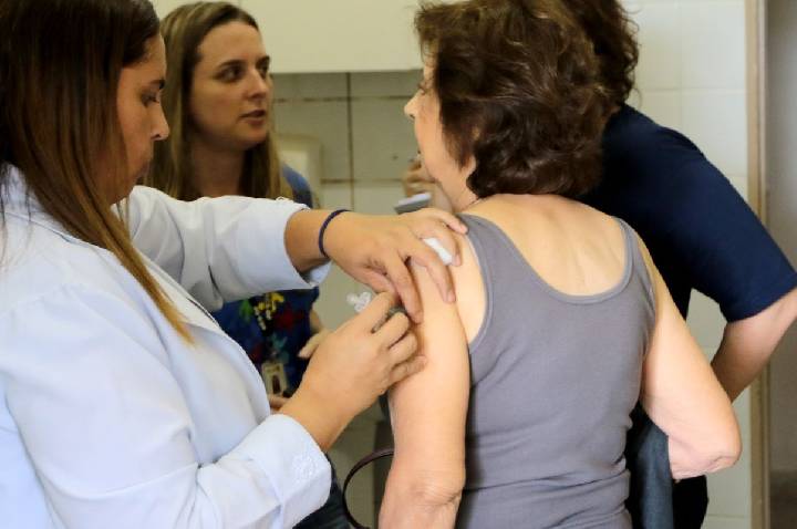 SUS amplia cobertura da vacina Pneumo 20 para maiores de 85 anos