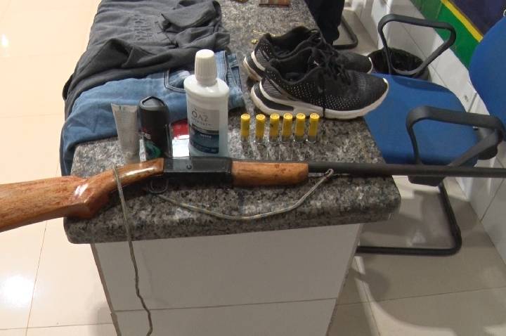 Suspeitos com ligação ao PCC são detidos com arma e munições em Cacoal