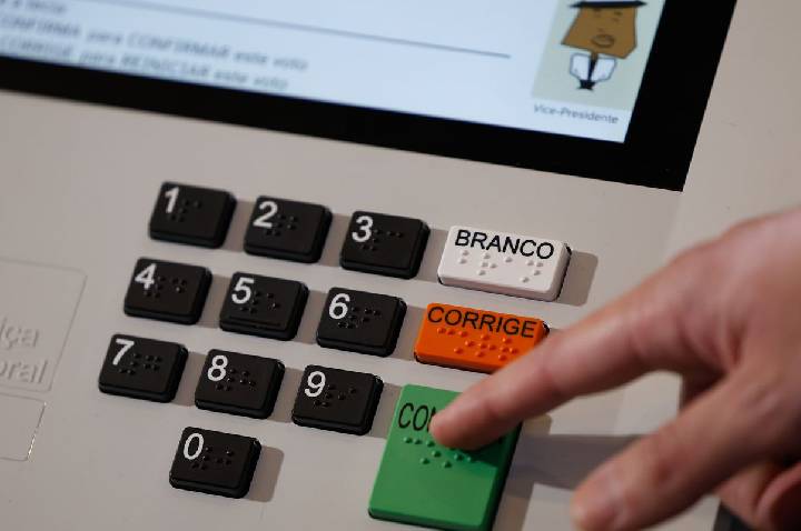 TRE-RJ pede que eleitores confiram se locais de votação se mantêm