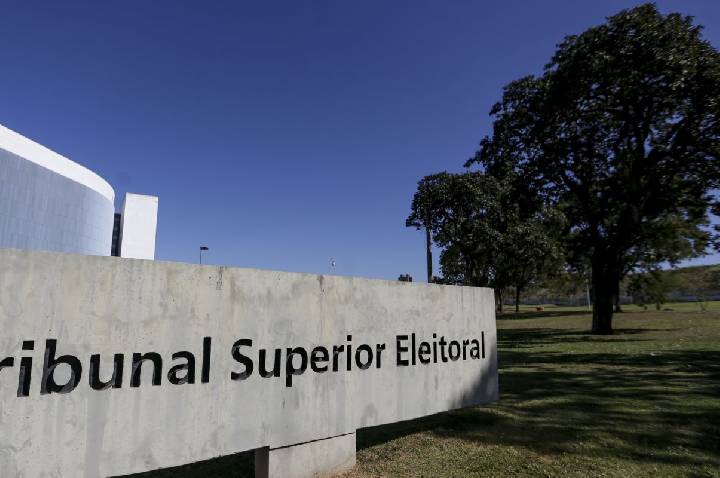 TSE cria conselho para monitorar desinformação e IA nas eleições