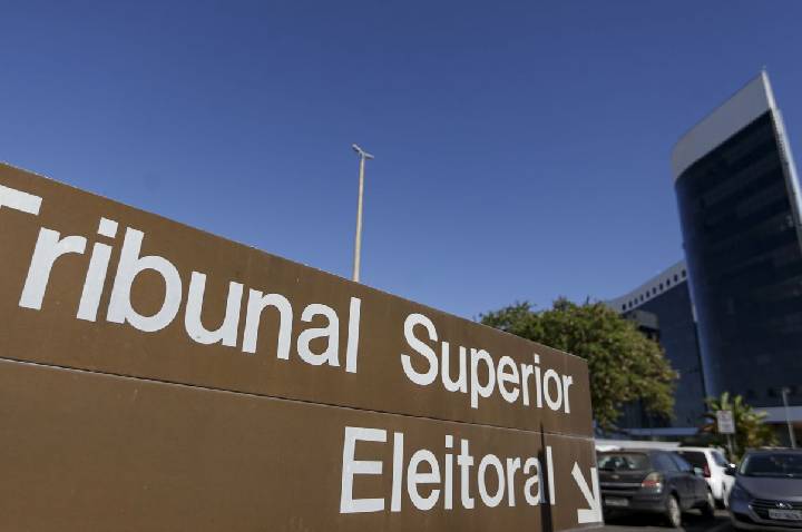 TSE retoma julgamento que pode cassar governador de Roraima