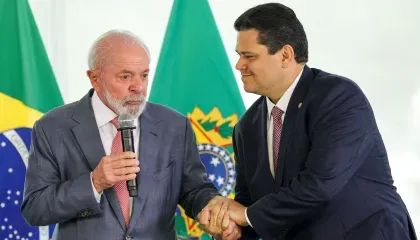 Alcolumbre alerta Lula sobre isolamento do petista