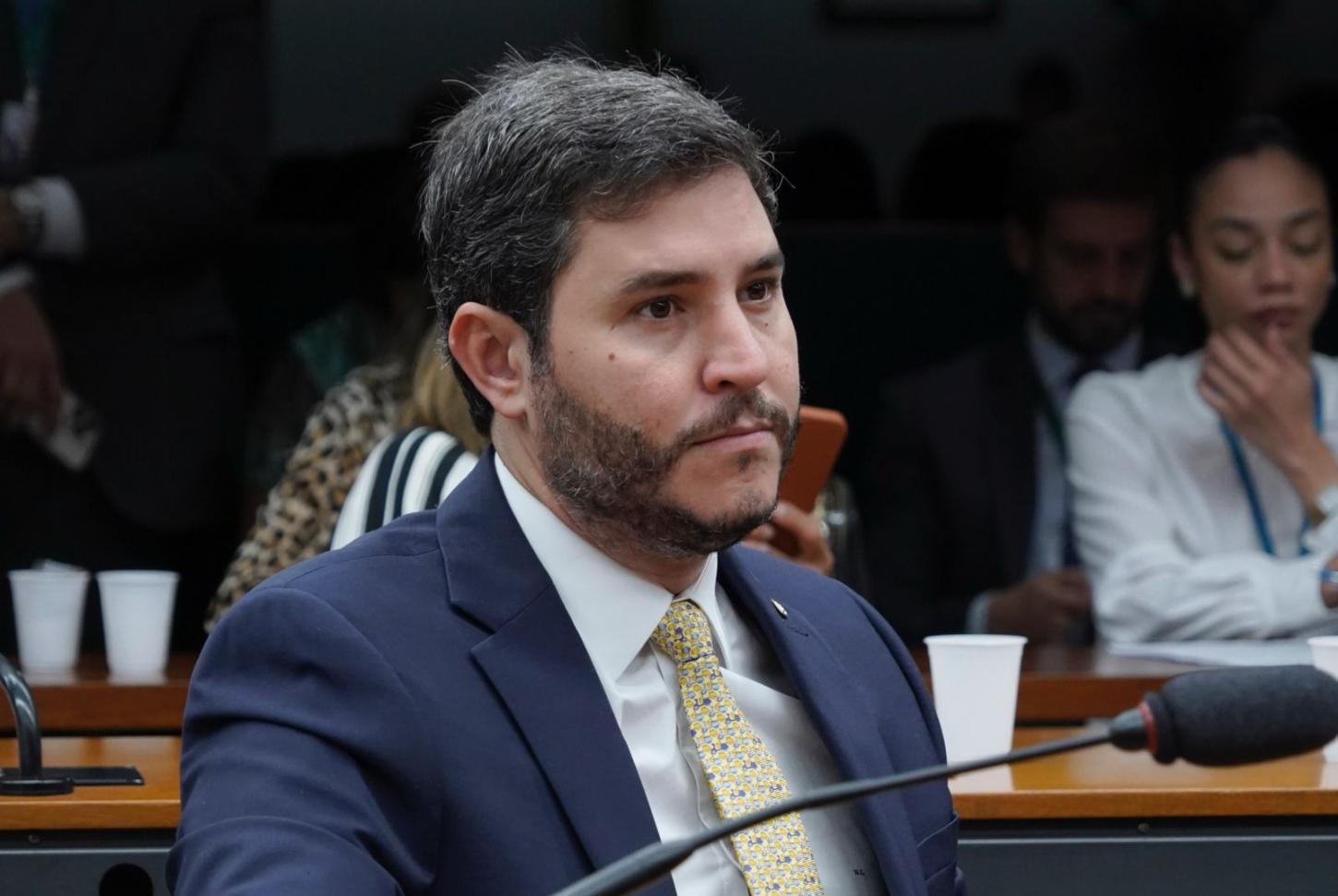 Deputado Maurício Carvalho propõe exames de visão e audição nas escolas e distribuição de óculos e aparelhos para estudantes