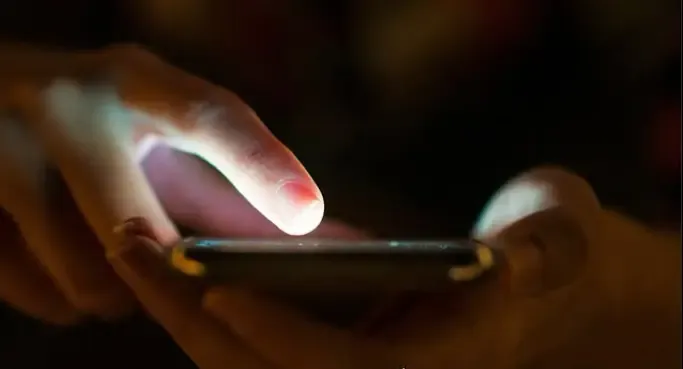 Adolescente de 15 anos é socorrida pela polícia após postar alerta sobre tentativa de suicídio em rede social