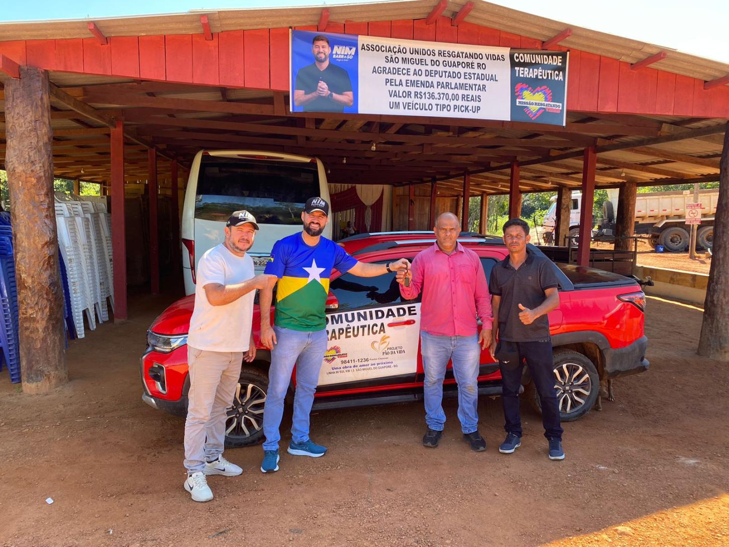 Deputado Nim Barroso entrega veículo para Associação Unidos Resgatando Vidas em São Miguel do Guaporé