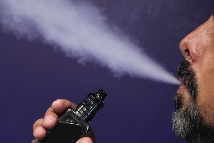 Dia Mundial sem Tabaco alerta para uso de cigarros eletrônicos