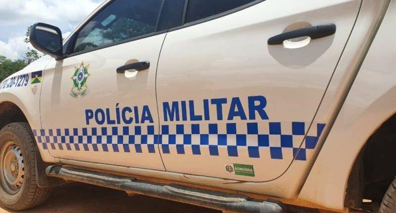 Homem é preso após consumir bebidas em casa noturna, se recusar a pagar conta e ofender funcionários