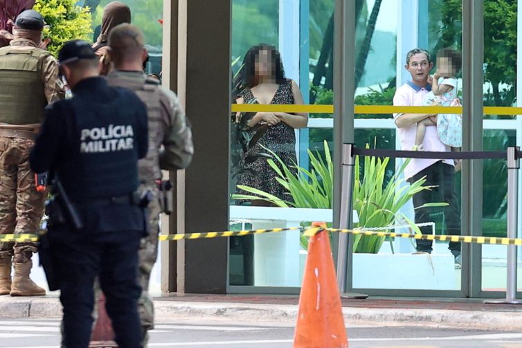 Homem é preso suspeito de portar explosivo em ministério