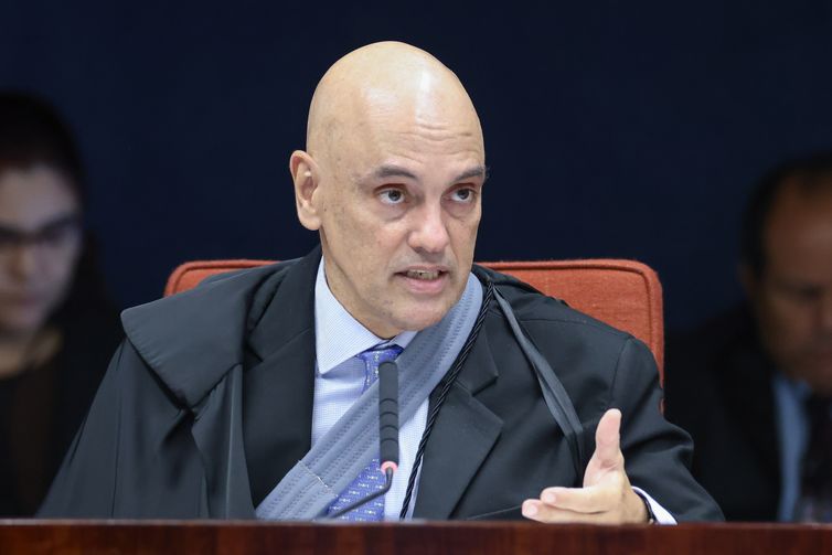 Moraes ameaça prender ex-deputado durante audiência da ação do golpe