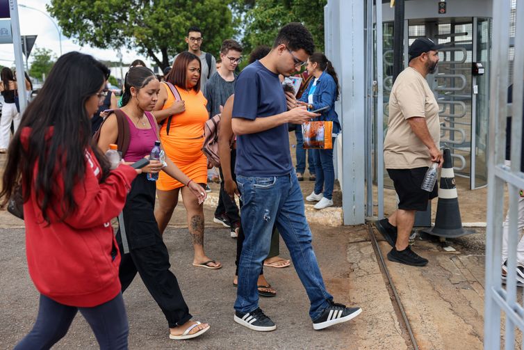 Candidatos isentos de taxa do Enem recebem orientações pelo Gov.br