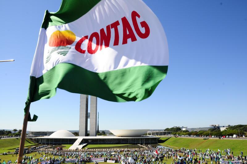 Confederação ligada ao PT teria redigido emendas que flexibilizaram fiscalização do INSS no Congresso