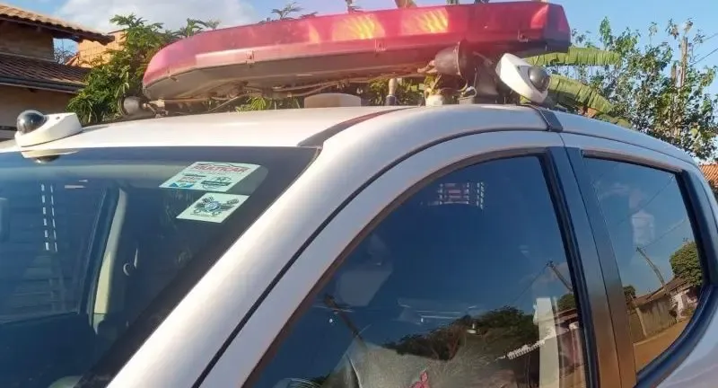 Jovem aciona PM após ser perseguida por ex, mesmo com medida protetiva