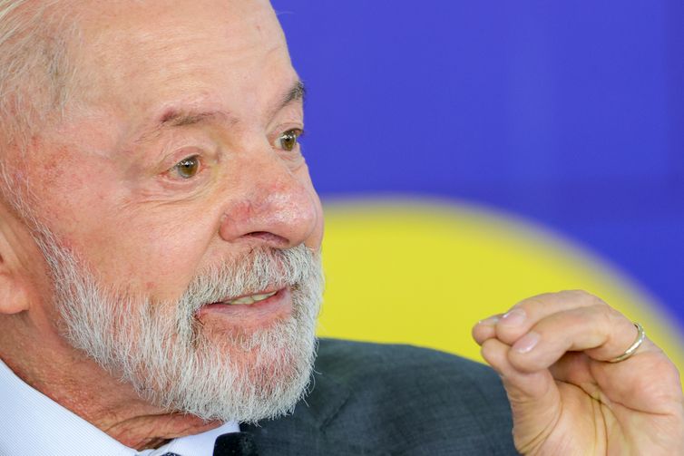 Lula defende aumento do IOF como forma de financiar gastos públicos