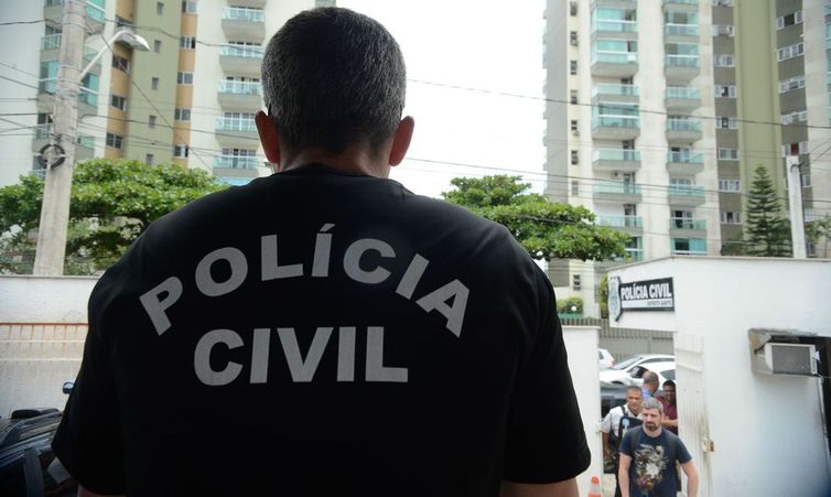 Operação que parou vias expressas no Rio nesta terça teve 20 presos