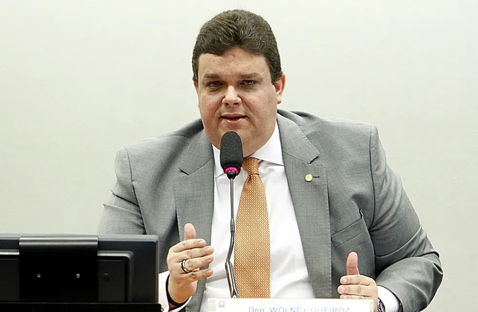 Reunião sigilosa expõe elo entre Wolney Queiroz e o “Careca do INSS”