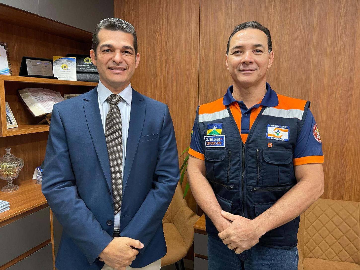 Combate aos incêndios nas zonas rurais dos distritos são prioridades em reunião entre Vereador Adalto e Coronel da Defesa Civil