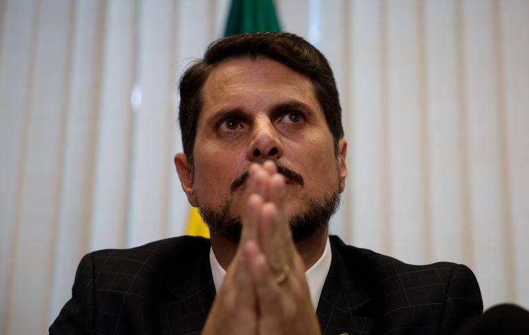 Defesa de Marcos do Val nega descumprimento de ordem do STF após viagem ao exterior