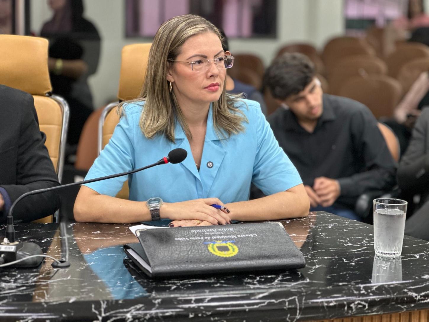 Vereadora Sofia Andrade promove limpeza na Rua Jaci Paraná