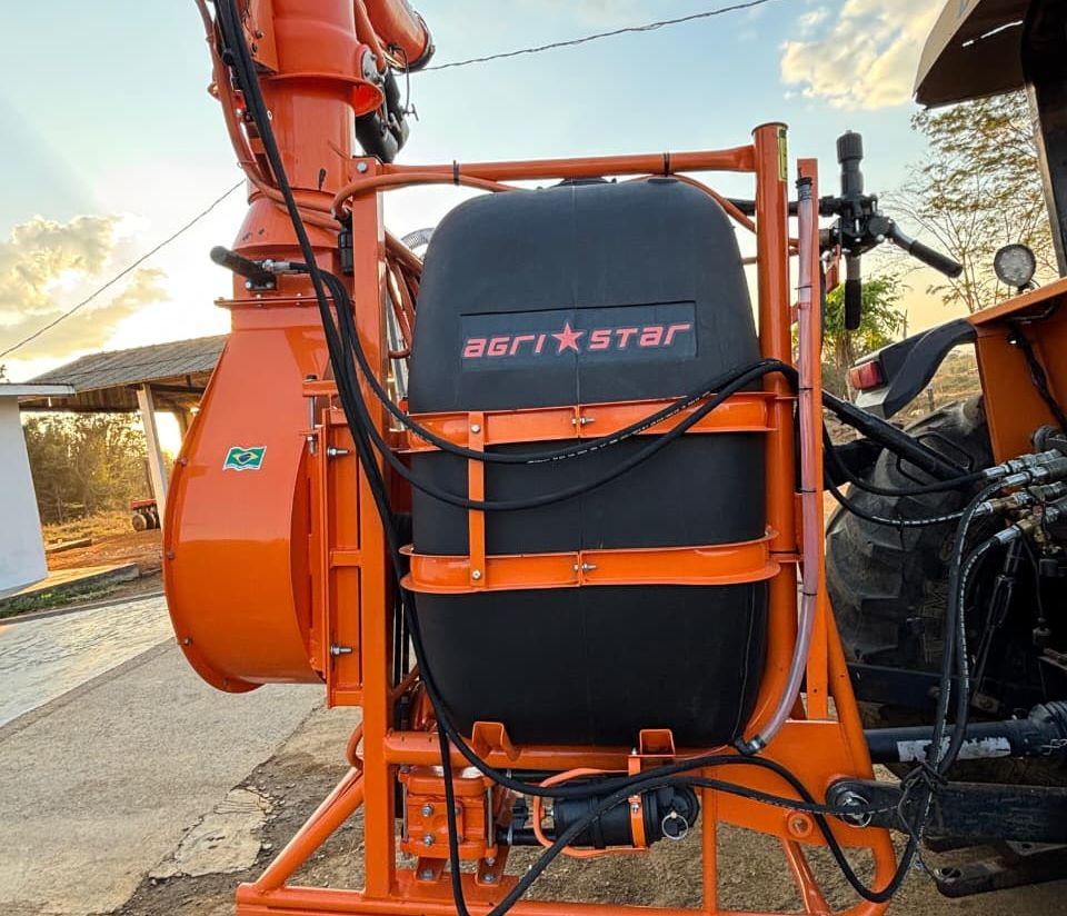 Alan Queiroz entrega pulverizador no valor de R$ 60 mil para associação em Buritis