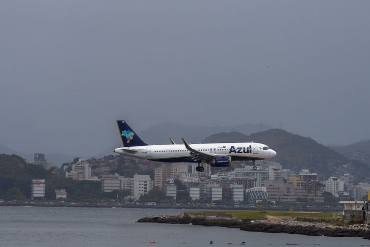 Aviões quase batem durante taxiamento no Aeroporto Internacional de SP