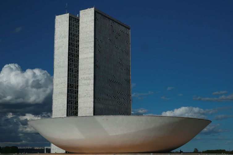 Conheça projeto que regula redes sociais para crianças e adolescentes