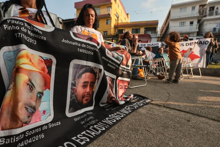 Familiares e movimentos fazem ato pelos 10 anos da chacina de Osasco