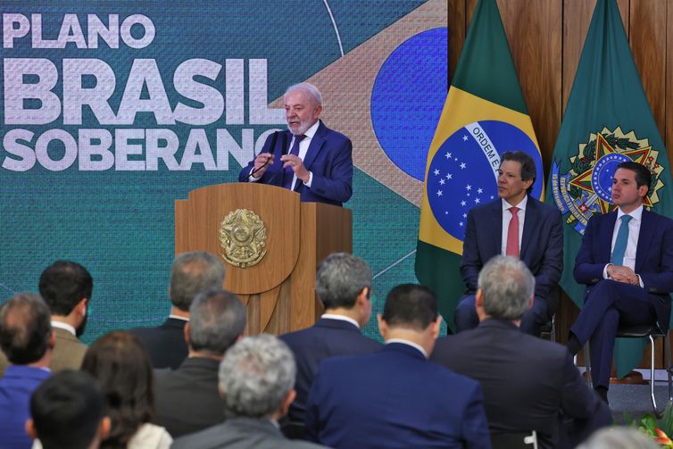 Governo anuncia R$ 30 bi em crédito para setores afetados por tarifaço