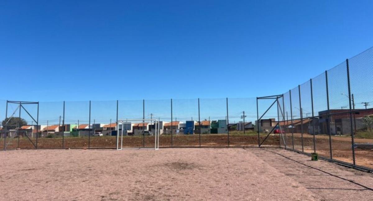 Governo de RO investe em lazer e inicia construção de três quadras de futebol society em Vilhena
