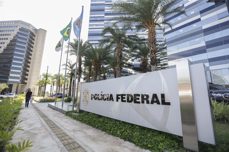 Grupo criminoso no setor de combustíveis é alvo de operações da PF
