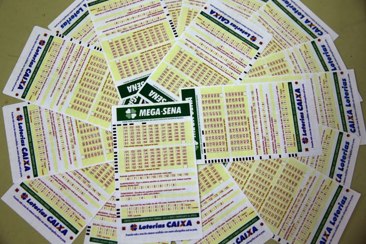 Mega-Sena acumula e prêmio principal vai para R$ 28 milhões