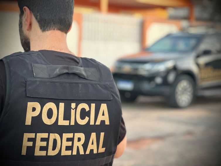 Polícia faz ação contra influenciadores que divulgam Jogo do Tigrinho