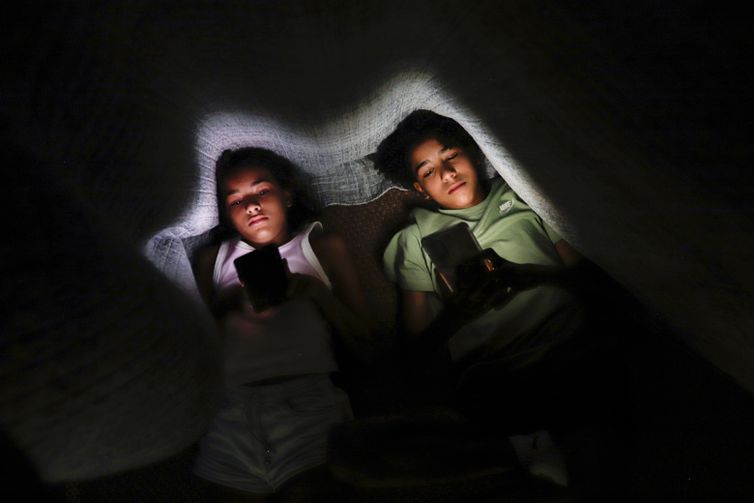 Veja as dicas para proteger crianças e adolescentes nas redes sociais